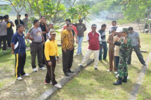 Bhakti Sosial di Taman Makam Pahlawan Sambut HUT RI ke 66