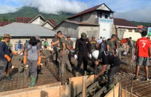 Wujudkan Moto Brimob, Bintara Remaja Gelar Baksos Pengecoran Masjid