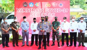 Tinjau Akselerasi Percepatan Vaksinasi, Kapolri Saksikan dan Apresiasi Gubernur Maluku Utara Divaksin