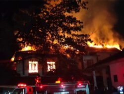 Kebakaran Hebat Hanguskan Kantor Bupati Halmahera Selatan