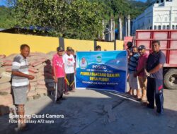 IKB MAKAYOA Salurkan Bantuan Semen Kepada Korban Bencana Banjir di Desa Ploily