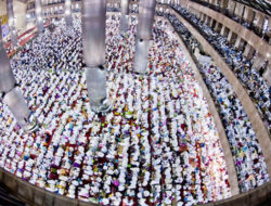 Gelar Sholat Idul Fitri, Ribuan Jemaah Penuhi Masjid Istiqlal Jakarta