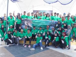 Peringati Hari Sumpah Pemuda, Harita Nickel dan OKP di Halsel Bersih-Bersih Pantai