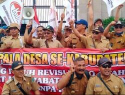 Diteken Jokowi, Kepala Desa Dan Perangkatnya Dapat Uang Pensiun