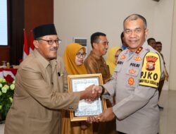 Sejumlah Sekolah di Ternate Terima Penghargaan dari Kapolda Maluku Utara