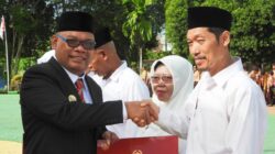 Peringatan HAB Ke-79, Sejumlah PNS Kemenag Malut Terima Penghargaan SLKS